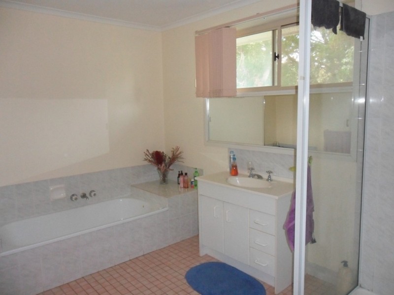 33 Charles Terrace, Macleay Island QLD 4184