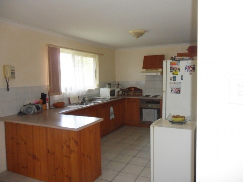 33 Charles Terrace, Macleay Island QLD 4184