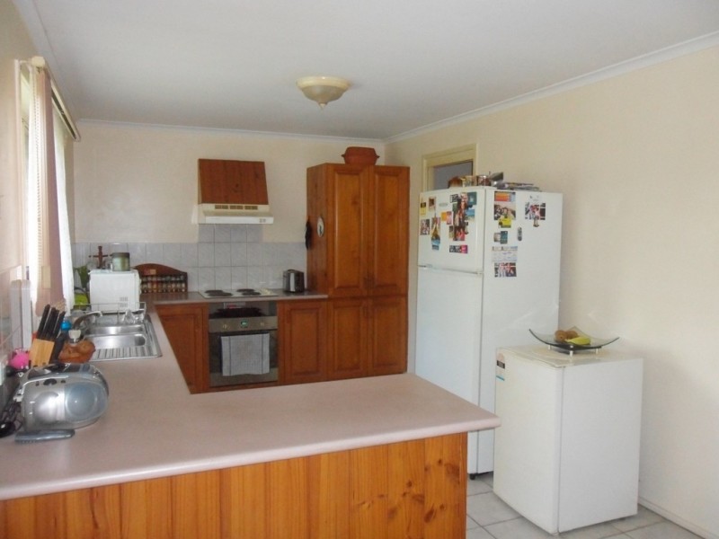 33 Charles Terrace, Macleay Island QLD 4184