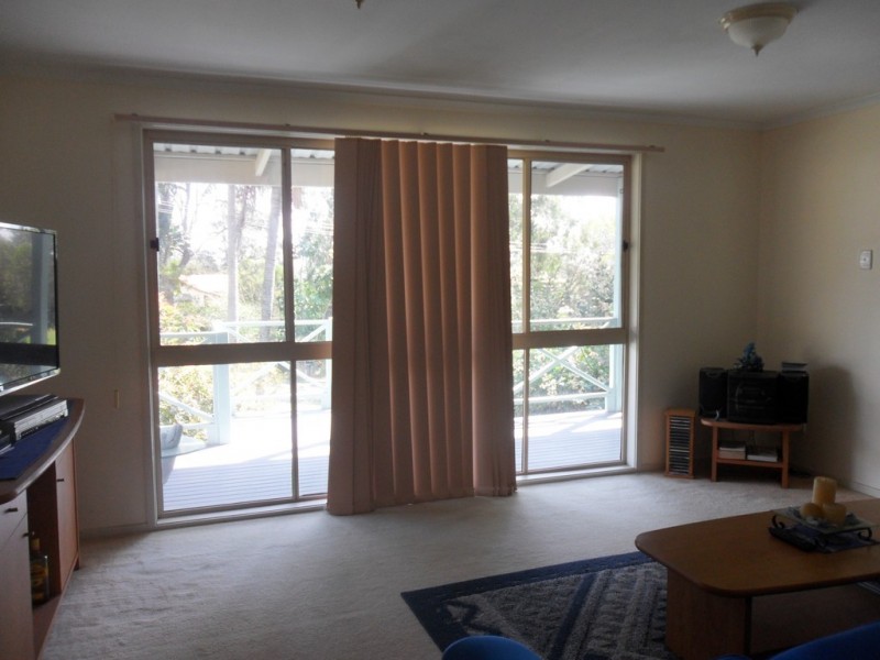 33 Charles Terrace, Macleay Island QLD 4184