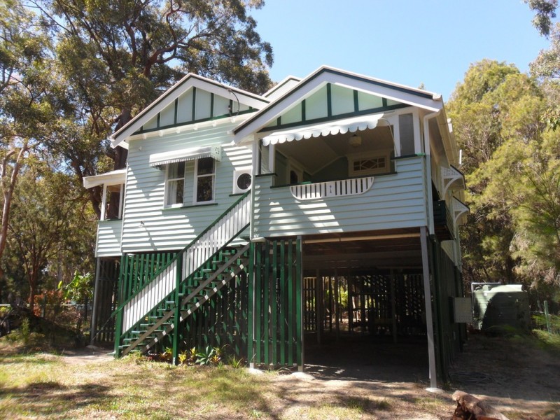 14 President Terrace, Macleay Island QLD 4184