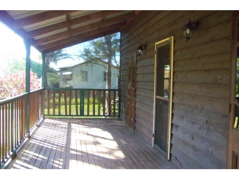 25 PAULA PDE, Lamb Island QLD 4184