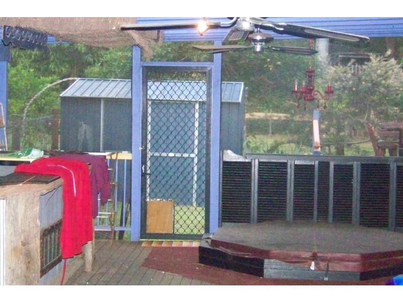 61 LUCAS DRIVE, Lamb Island QLD 4184