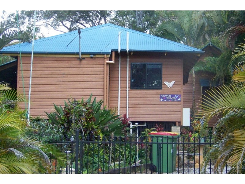 61 LUCAS DRIVE, Lamb Island QLD 4184