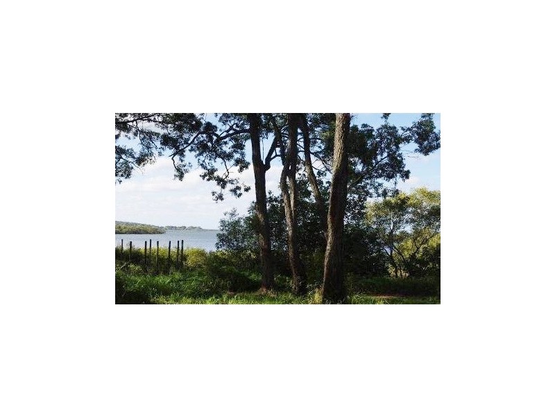 41 Blue Bay Crescent, Macleay Island QLD 4184