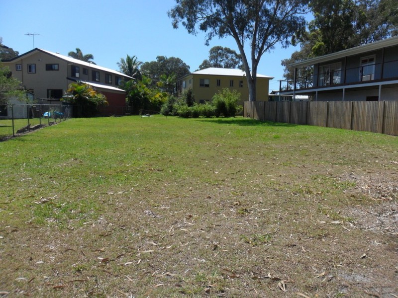 33 Tingara Street, Macleay Island QLD 4184