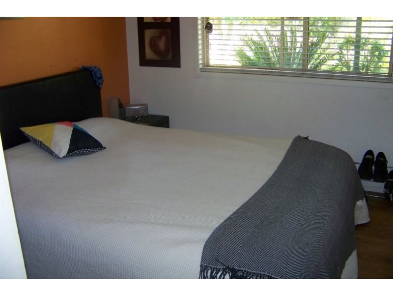 6-8 Donald St, Macleay Island QLD 4184