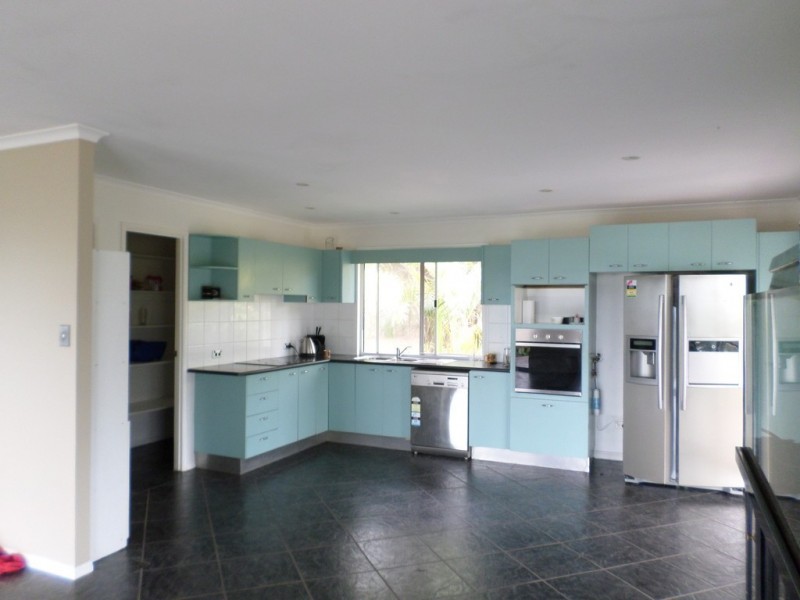30 OOMOOL STREET, Macleay Island QLD 4184
