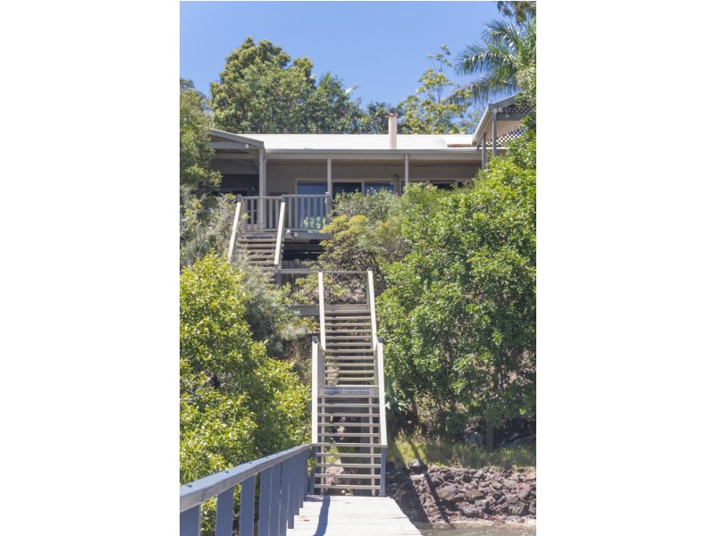 107 COONDOOROOPA DRIVE, Macleay Island QLD 4184