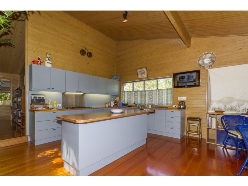 107 COONDOOROOPA DRIVE, Macleay Island QLD 4184