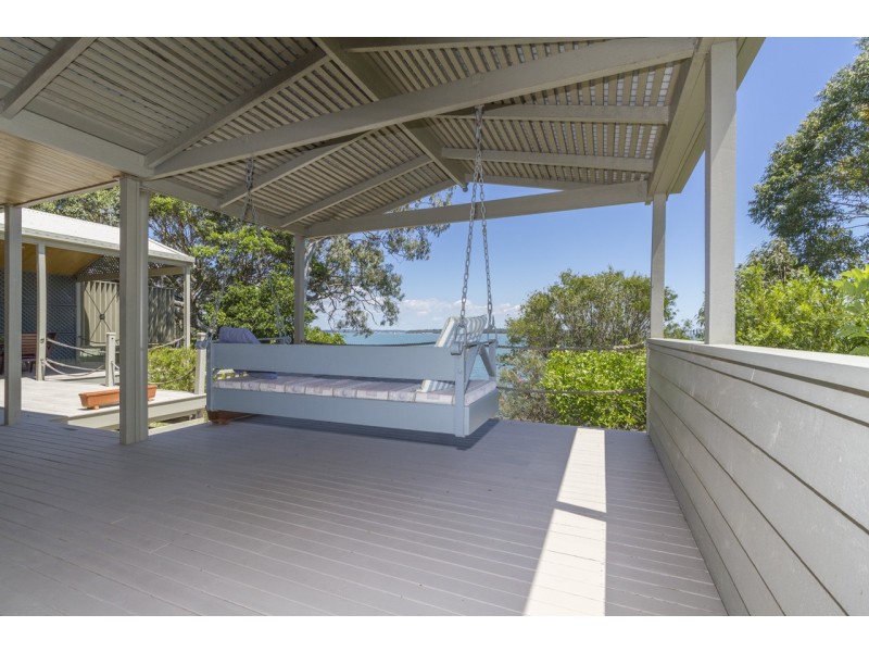 107 COONDOOROOPA DRIVE, Macleay Island QLD 4184