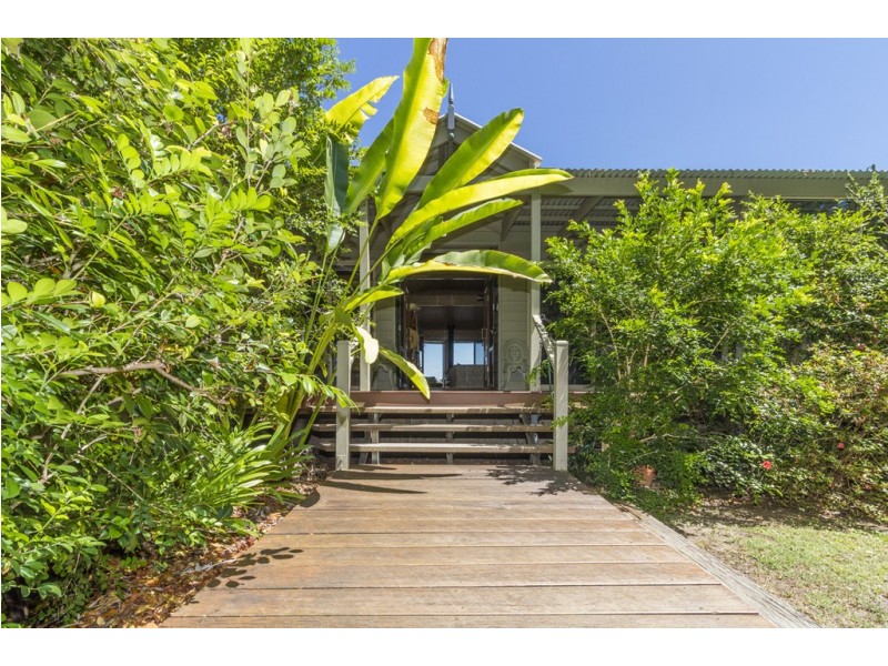 107 COONDOOROOPA DRIVE, Macleay Island QLD 4184