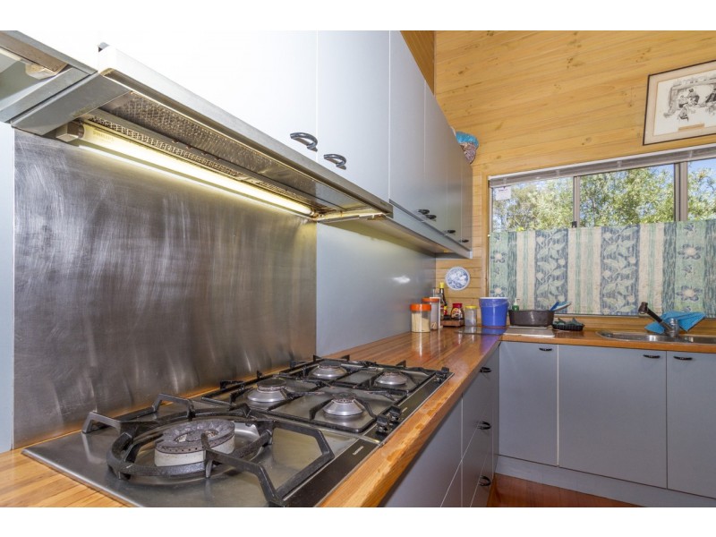 107 COONDOOROOPA DRIVE, Macleay Island QLD 4184
