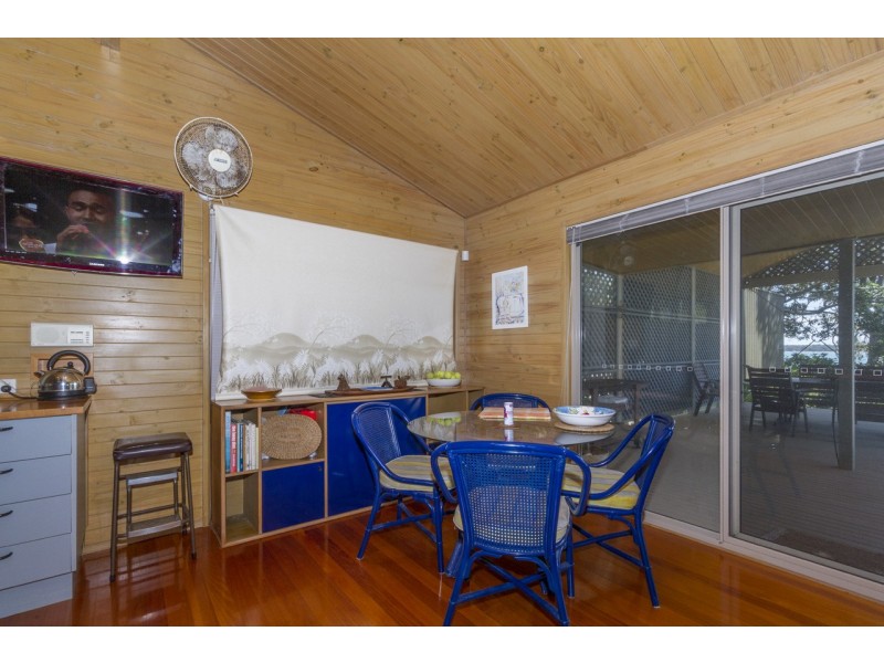 107 COONDOOROOPA DRIVE, Macleay Island QLD 4184