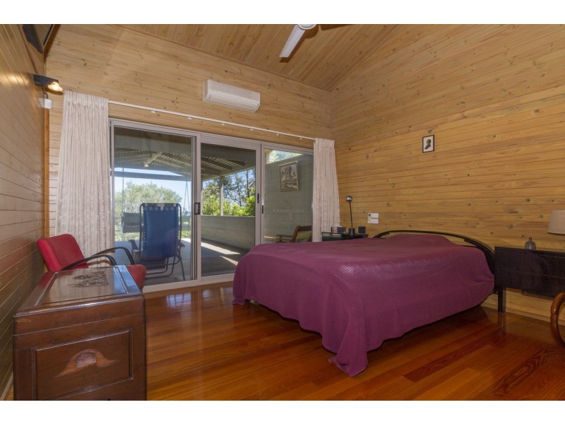 107 COONDOOROOPA DRIVE, Macleay Island QLD 4184