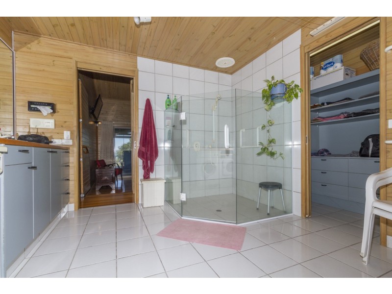 107 COONDOOROOPA DRIVE, Macleay Island QLD 4184