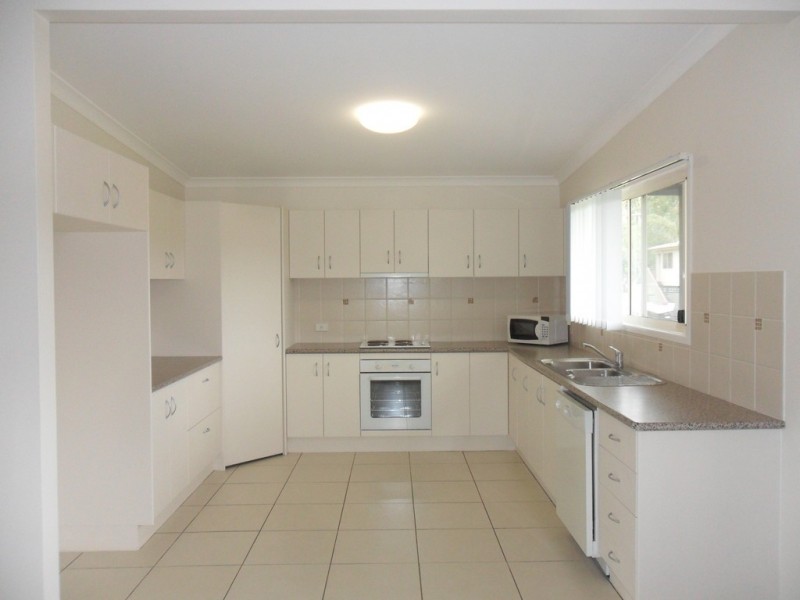 4 Cooee Crescent, Macleay Island QLD 4184