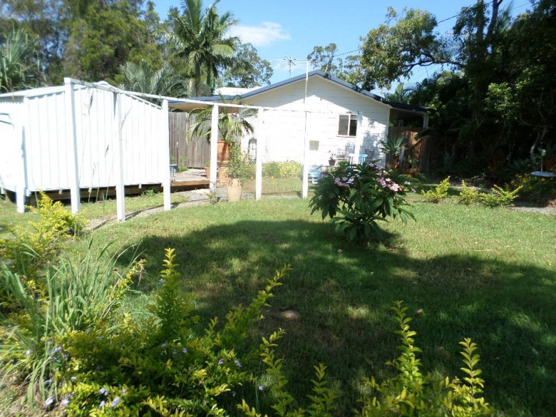 2 HEATH ST, Macleay Island QLD 4184