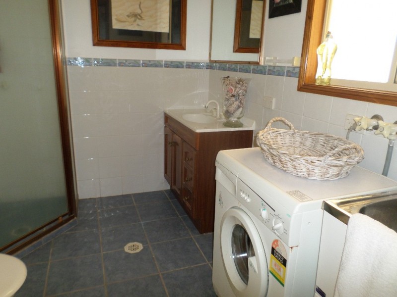 2 HEATH ST, Macleay Island QLD 4184