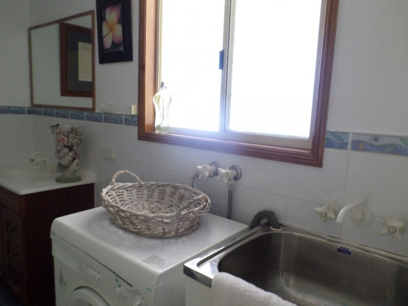 2 HEATH ST, Macleay Island QLD 4184