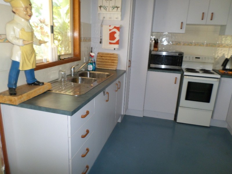 2 HEATH ST, Macleay Island QLD 4184