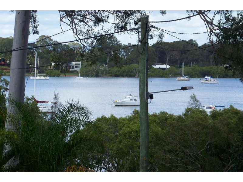 17 MICHAEL AV, Lamb Island QLD 4184