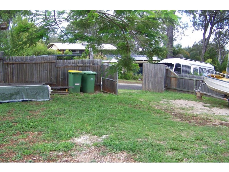 17 MICHAEL AV, Lamb Island QLD 4184