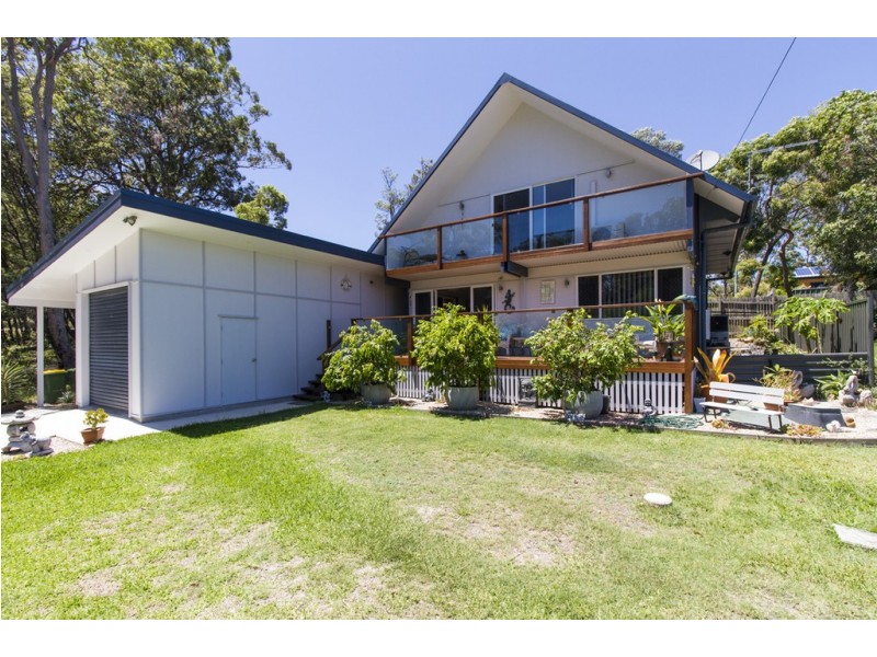 10 Oomool Street, Macleay Island QLD 4184