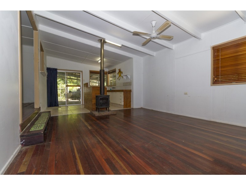14 Noon-Muckle Street, Macleay Island QLD 4184
