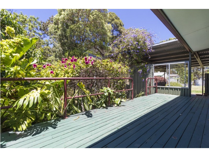 14 Noon-Muckle Street, Macleay Island QLD 4184