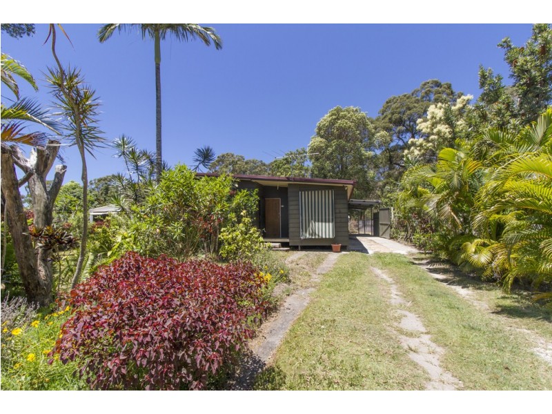 14 Noon-Muckle Street, Macleay Island QLD 4184