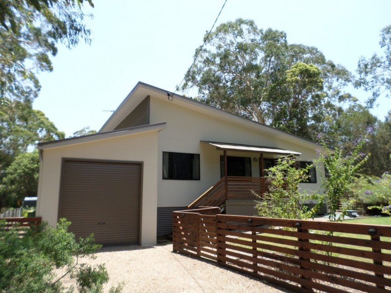 5 PANAROO STREET, Macleay Island QLD 4184