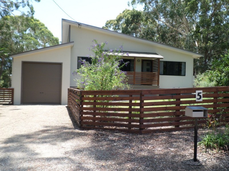 5 PANAROO STREET, Macleay Island QLD 4184