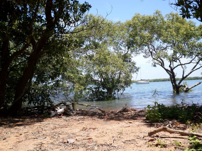 106 WESTERN ROAD, Macleay Island QLD 4184