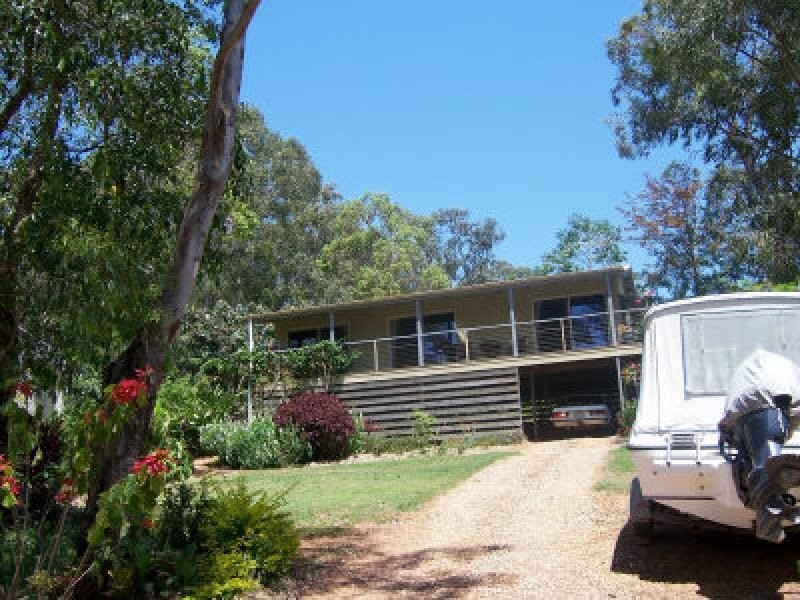 60 PERULPA DR, Lamb Island QLD 4184