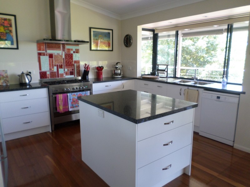 27 KOOBERRY STREET, Macleay Island QLD 4184