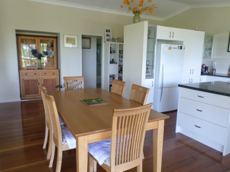 27 KOOBERRY STREET, Macleay Island QLD 4184