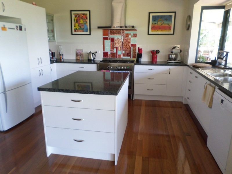 27 KOOBERRY STREET, Macleay Island QLD 4184