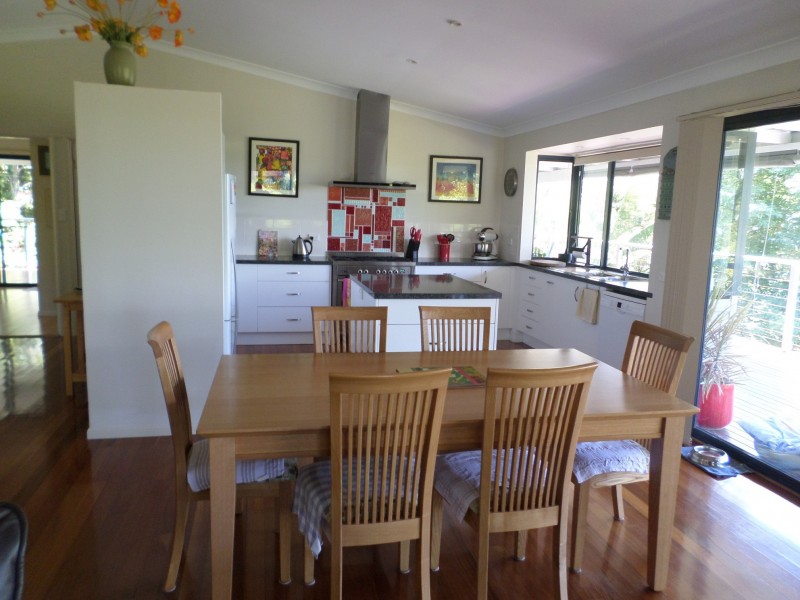 27 KOOBERRY STREET, Macleay Island QLD 4184