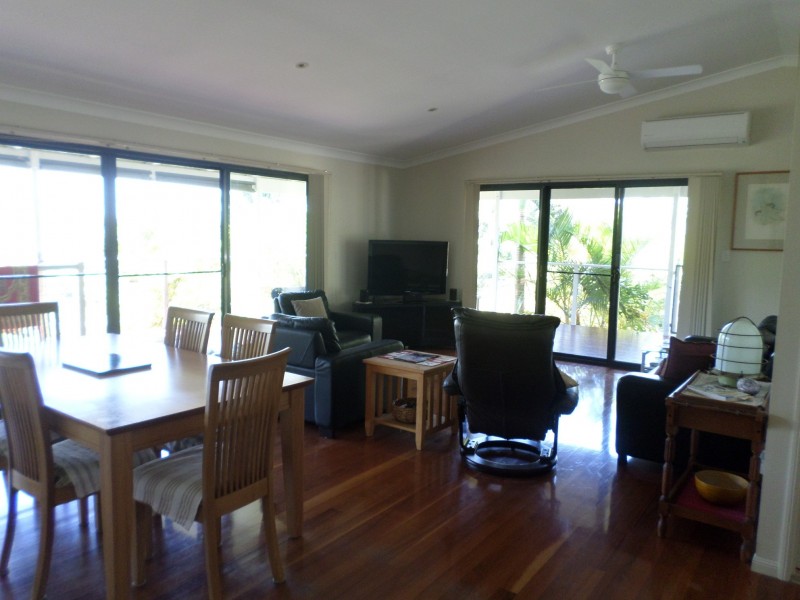 27 KOOBERRY STREET, Macleay Island QLD 4184