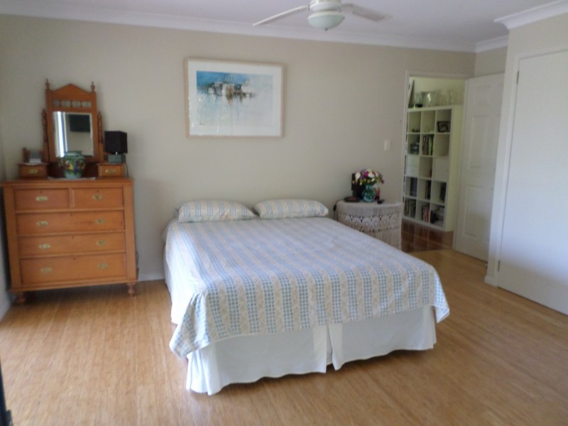 27 KOOBERRY STREET, Macleay Island QLD 4184