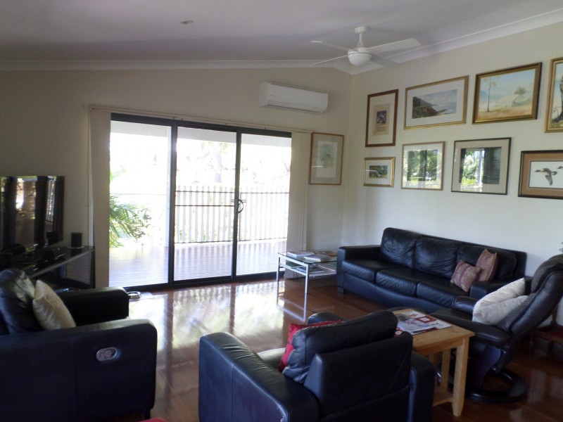 27 KOOBERRY STREET, Macleay Island QLD 4184