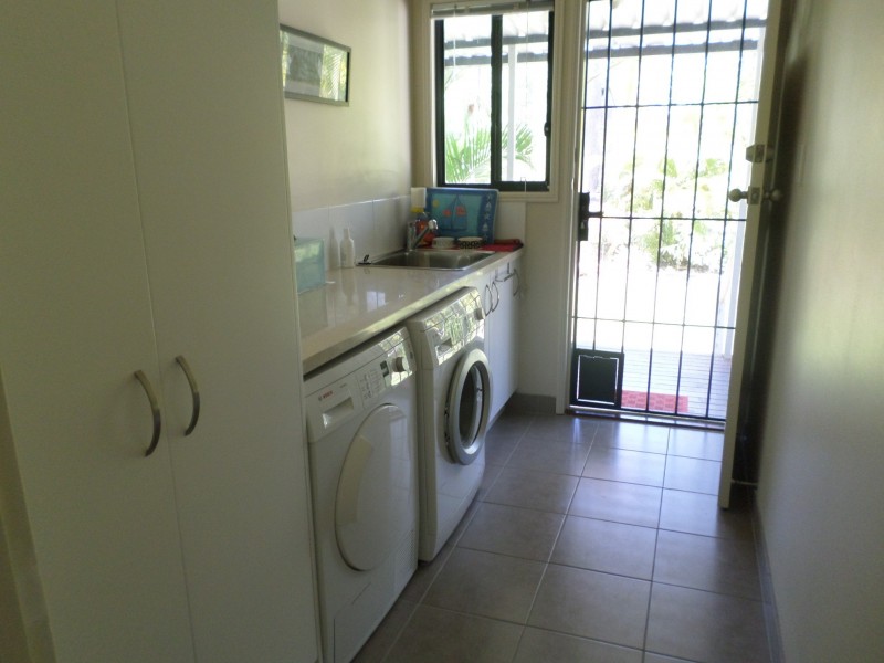 27 KOOBERRY STREET, Macleay Island QLD 4184