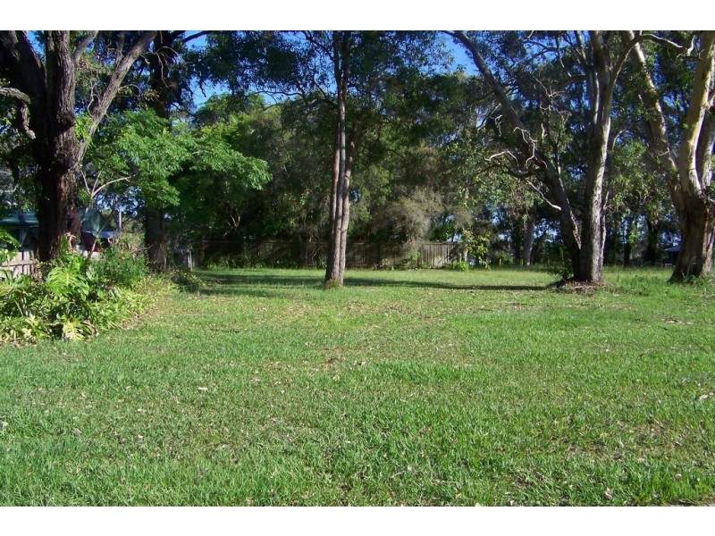 32 CREST HAVEN, Lamb Island QLD 4184