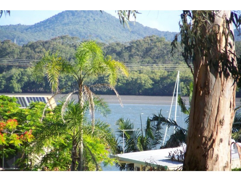 32 CREST HAVEN, Lamb Island QLD 4184