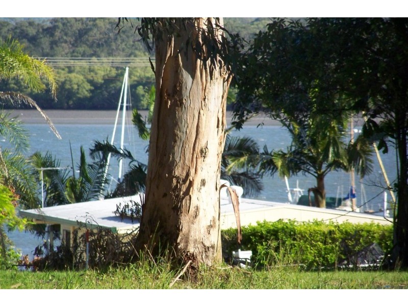 32 CREST HAVEN, Lamb Island QLD 4184