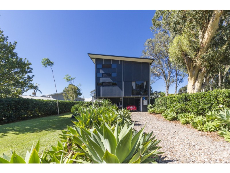 3 Kim Crescent, Macleay Island QLD 4184