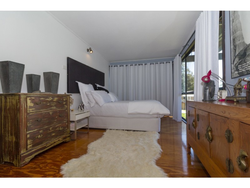3 Kim Crescent, Macleay Island QLD 4184