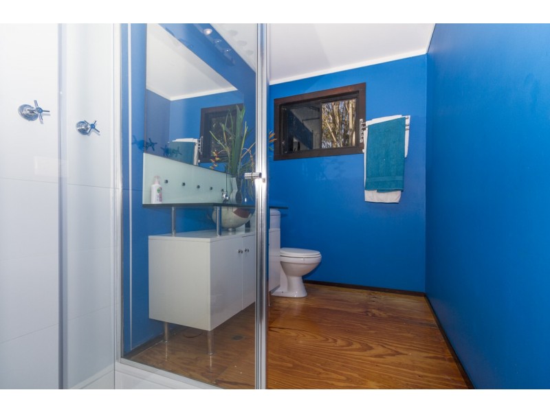 3 Kim Crescent, Macleay Island QLD 4184