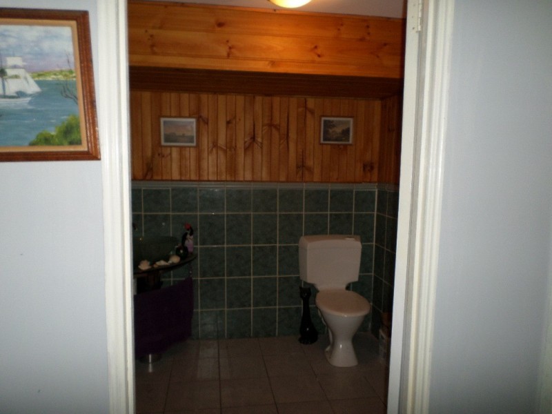 1 OOMOOL STREET, Macleay Island QLD 4184